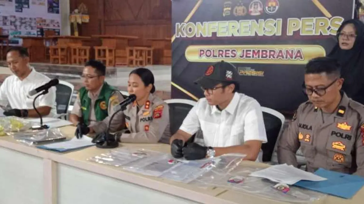 BEBERKAN HASIL PENYELIDIKAN: Kapolres Jembrana AKBP Kadek Citra Dewi Suparwati merilis ke media hasil penyelidikan pemalsuan SKH. (foto:Polres Jembrana).