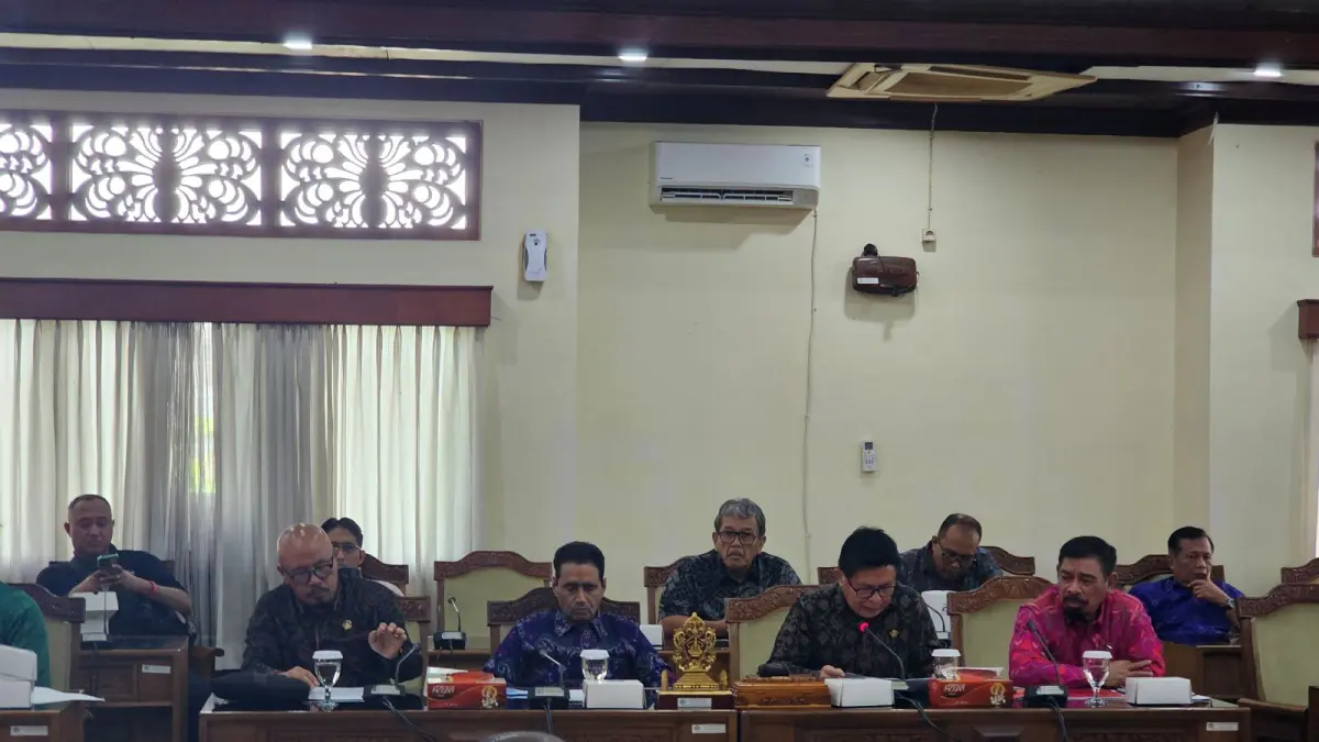 MENYOAL IZIN: Hearing atau dengar pendapat Pansus RDP dengan BTID Senin (11/5/2026) (NI KADEK NOVI FEBRIANI/radarbali.id)