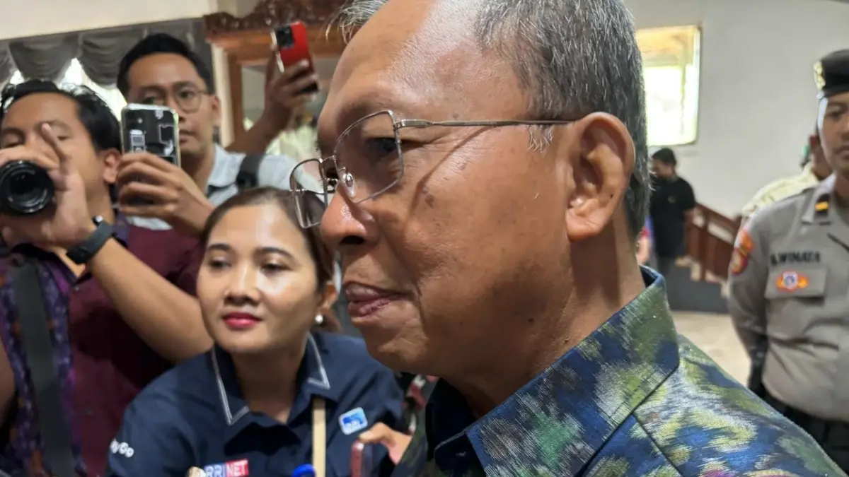 UNTUK PKB: Gubernur Bali Wayan Koster usai Rapat Pleno Persiapan PKB XLVIII Tahun 2026 di Wiswa Sabha Utama, Selasa (12/5/2026). (NI KADEK NOVI FEBRIANI/radarbali.id)