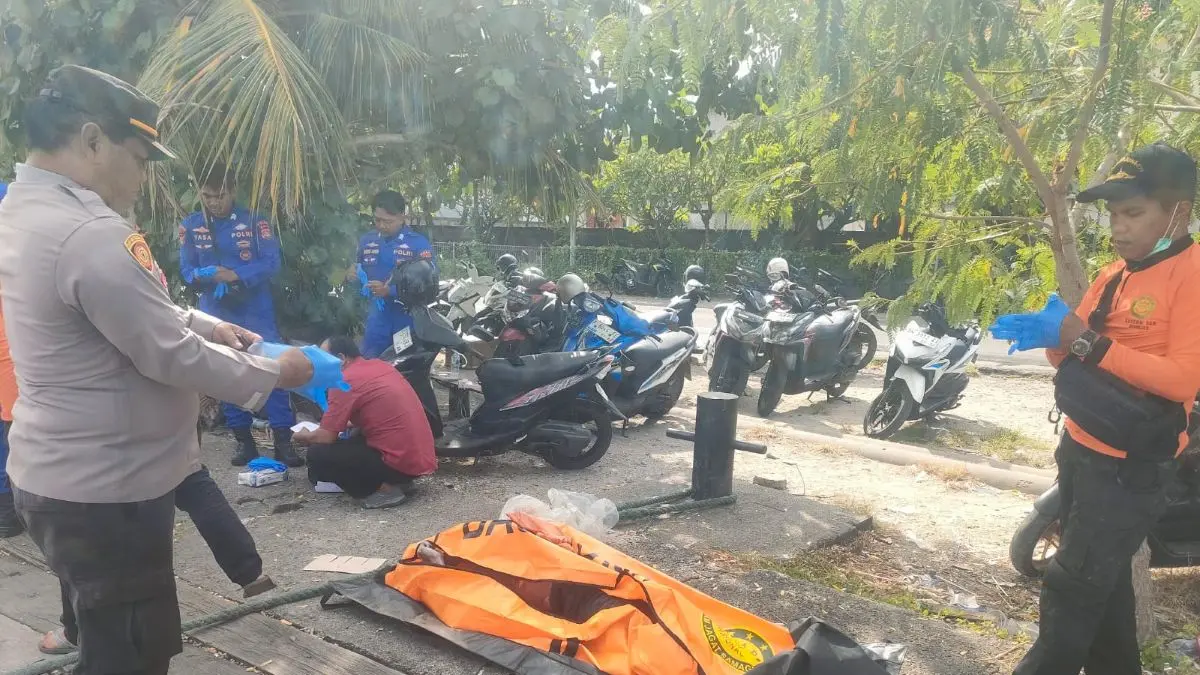 EVAKUASI: Penemuan mayat di Pelabuhan Benoa yang juga misterius belum diketahui identitas. (istimewa/radarbali.id)