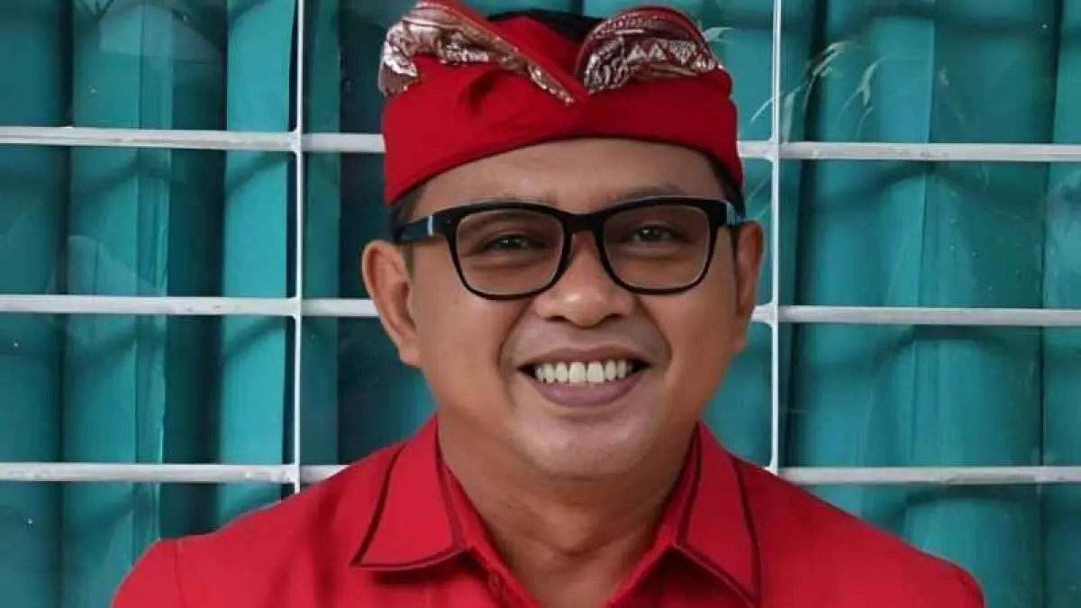 SAMPAIKAN KABAR BAIK : Kepala Dinas Pendidikan Tabanan I Gusti Putu Ngurah Darma Utama. (foto: juliadi)