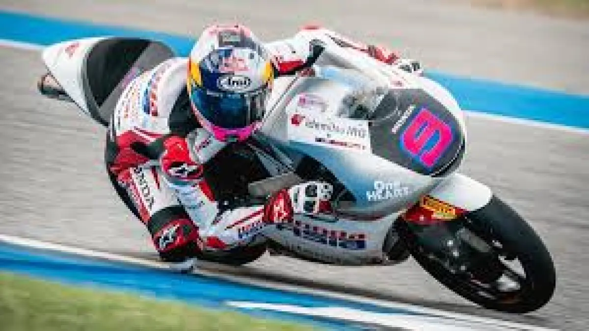 MENTAL JUARA: Aksi berani Veda Ega Pratama saat bertarung dan meraih podium 3 di Sirkuit Aryton Senna Brasil 22 Maret 2026 lalu. (MOTOGP official/radarbali.id)