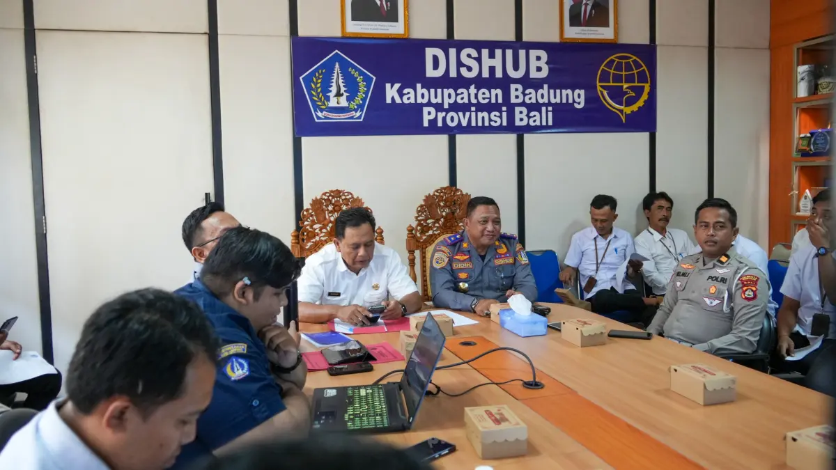 Rapat koordinasi di Ruang Rapat Kepala Dinas Perhubungan Kabupaten Badung, Rabu (13/5).
