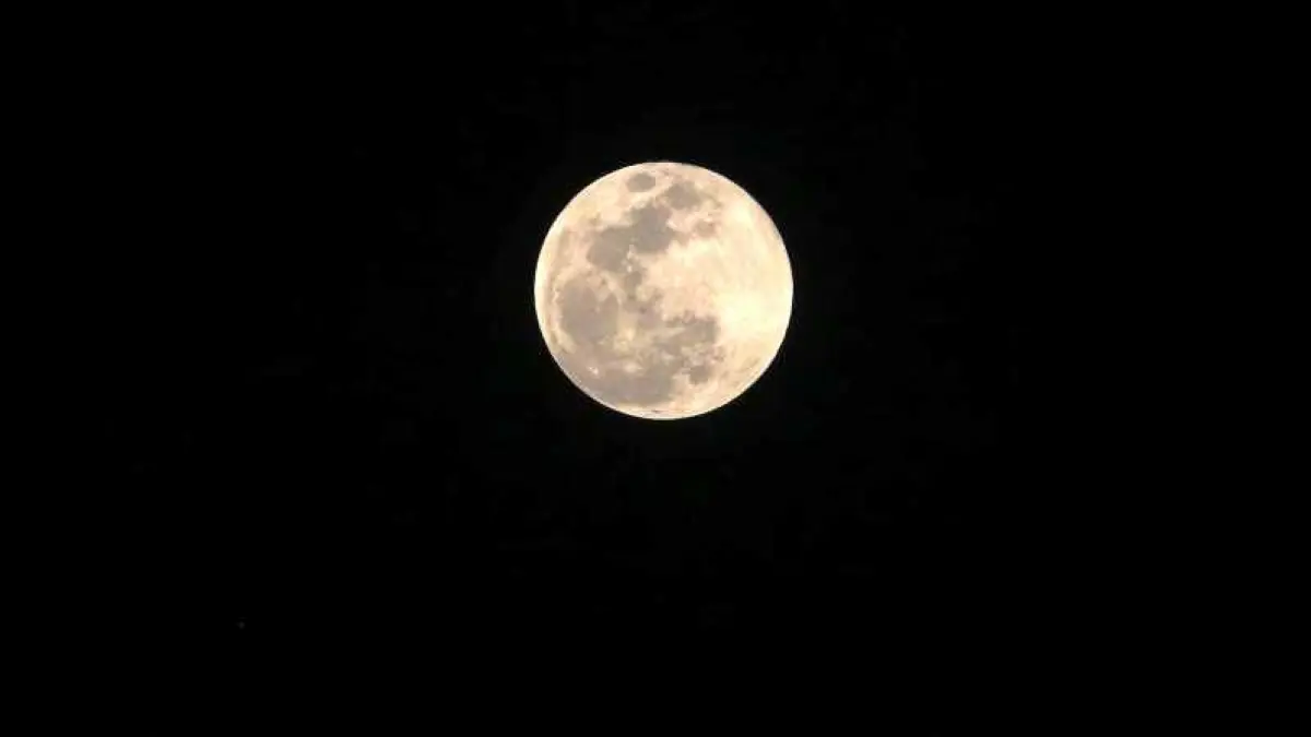 Ilustrasi bulan purnama di Bali. (foto:miftahuddin/radar bali)