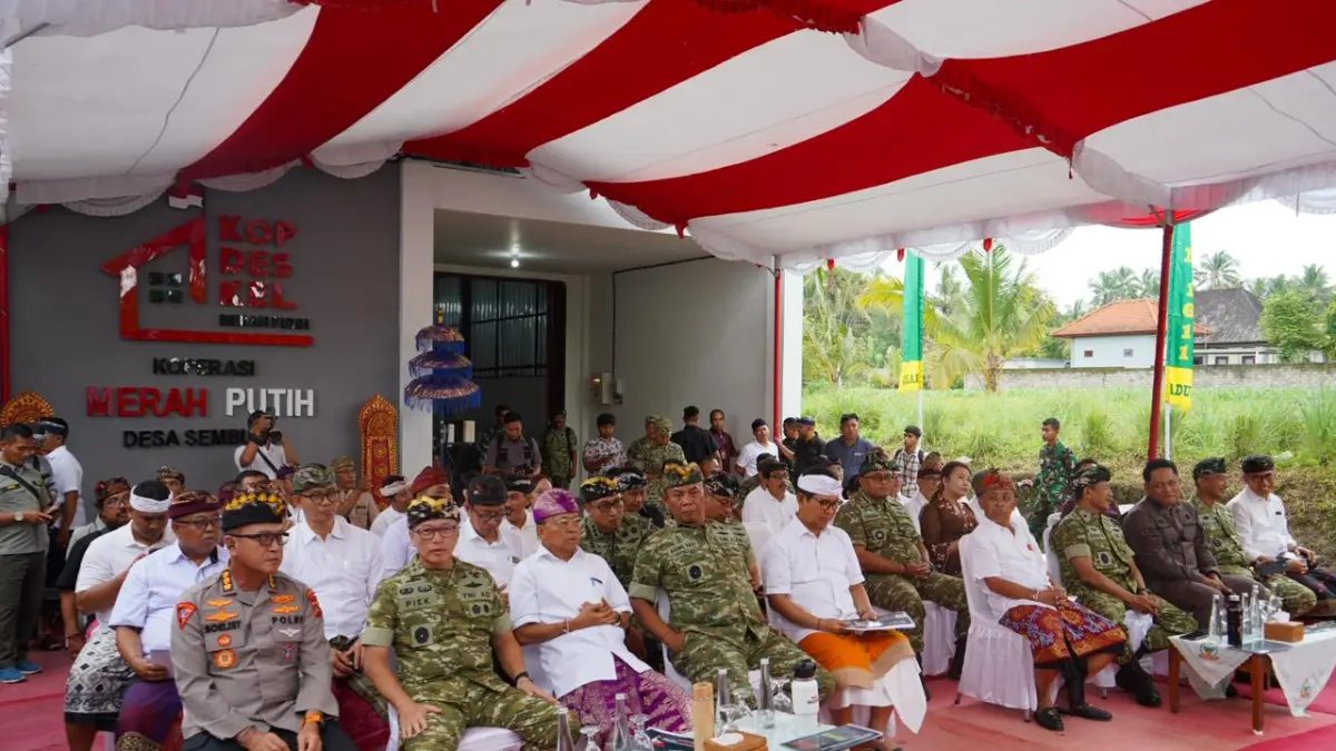 DIKEBUT:  Peresmian Operasional Koperasi Desa/Kelurahan Merah Putih (KDKMP) seluruh Indonesia, Gubernur Bali Wayan Koster hadir di KDKMP Desa Sembung, Kecamatan Mengwi, Kabupaten Badung pada Sabtu (16/5/2026). (Sumber Radar Bali Photo/radarbali.id)
