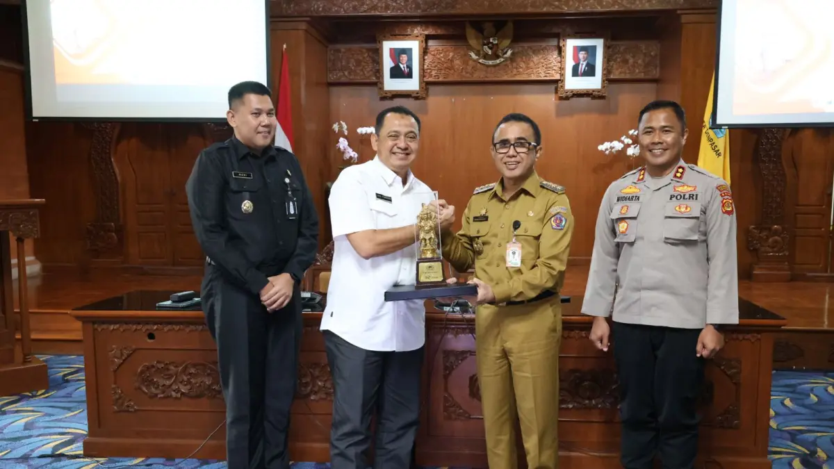 Wali Kota Denpasar, I Gusti Ngurah Jaya Negara menerima kunjungan Kuliah Kerja Profesi (KKP) Sespimmen Polri di Kantor Wali Kota Denpasar, Senin (18/5).