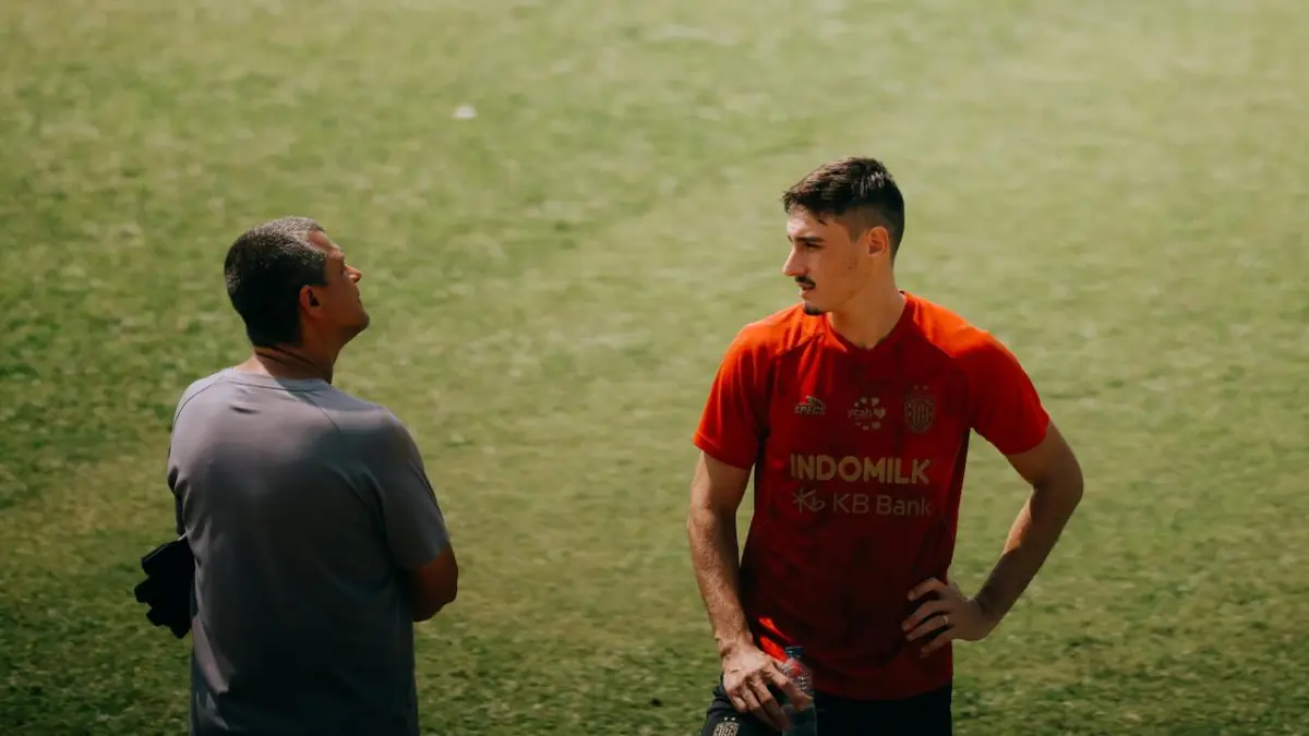 Bek Bali United Joao Ferrari dalam latihan menjelang bertemu Dewa United di Stadion Krakatau, Cilegon, Serang, Banten.  
