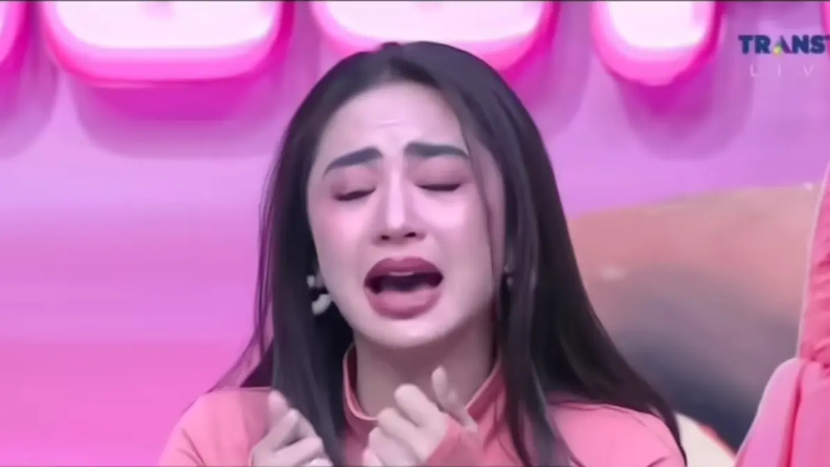 Dewi Perssik menangis saat menceritakan sang anak (instagram.ttv) 