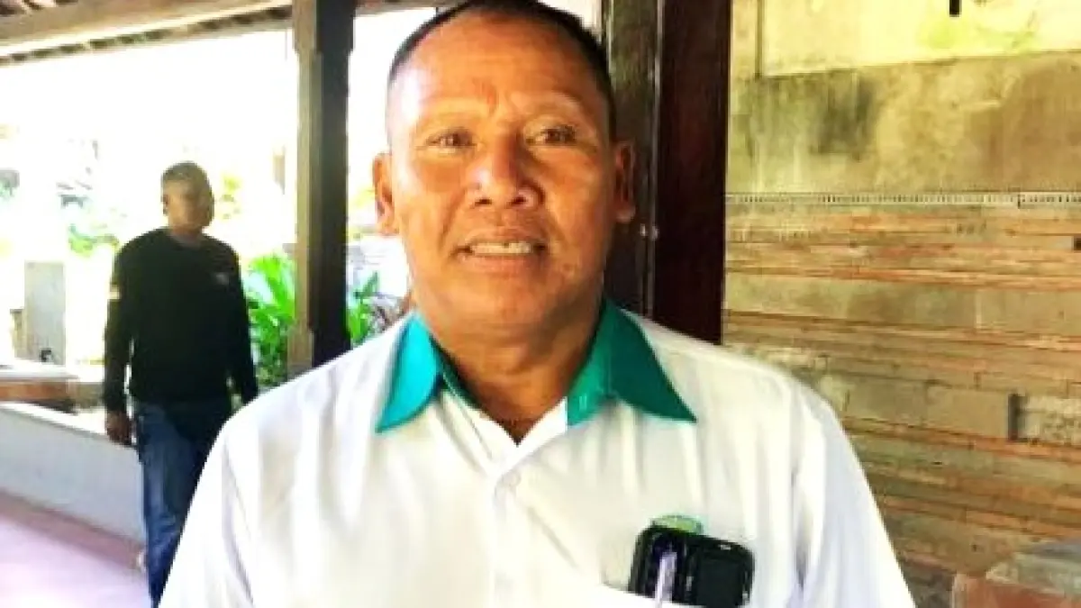 MATANGKAN REGENERASI : Ketua Harian PASI Bali, Nengah Budiarsa, saat berikan pernyataan terkait pemantapan program pembinaan menuju Pra PON dan PON 2028.(ist)