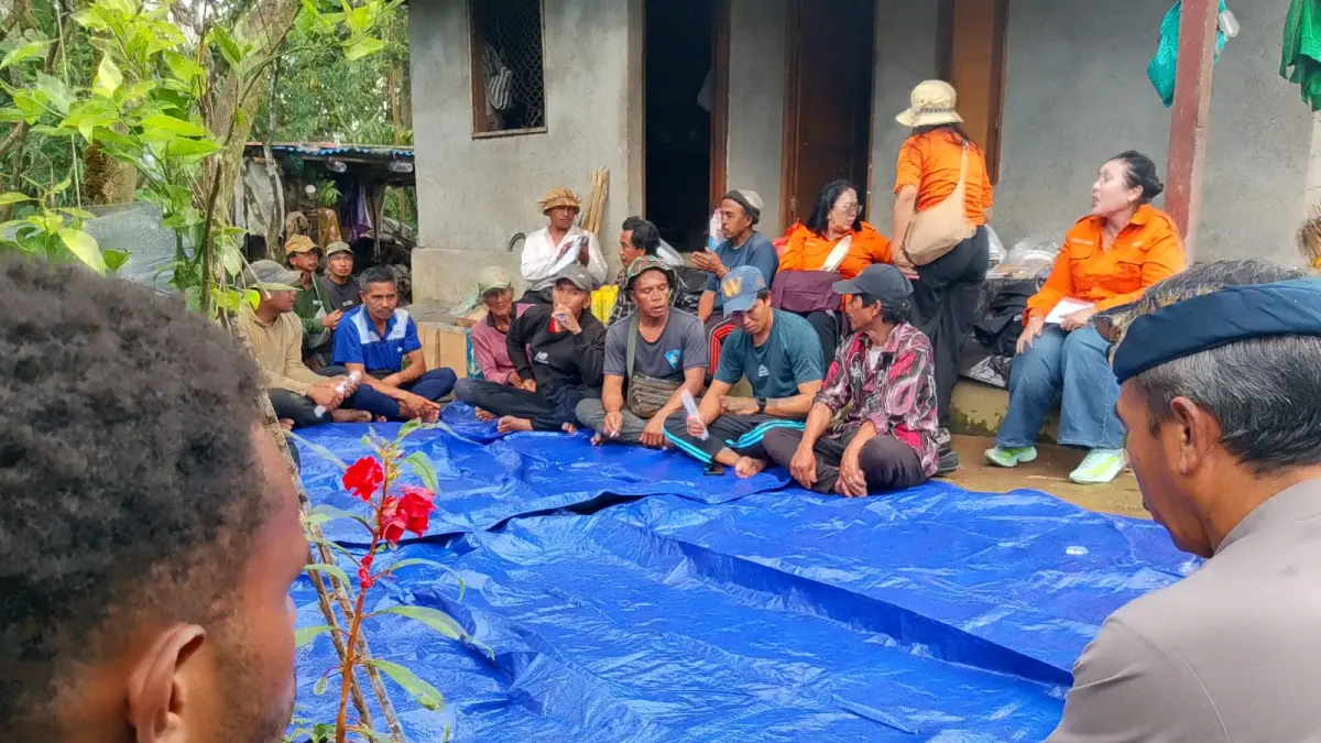 TEMUKAN SOLUSI: Program Studi Agroteknologi Universitas Warmadewa (Unwar)  berdialog dengan petani di Desa Buahan Payangan, Gianyar Kamis (21/5/2026). (Sumber untuk radarbali.id)