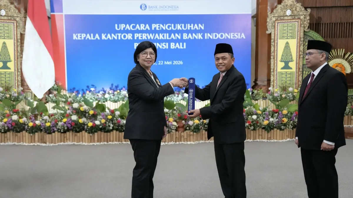 FOKUS PERTUMBUHAN: Deputi Gubernur Senior Bank Indonesia, Destry Damayanti, secara resmi mengukuhkan Achris Sarwani sebagai Kepala Perwakilan Bank Indonesia Provinsi Bali menggantikan Erwin Soeriadimadja. (Humas BI Bali untuk radarbali.id)