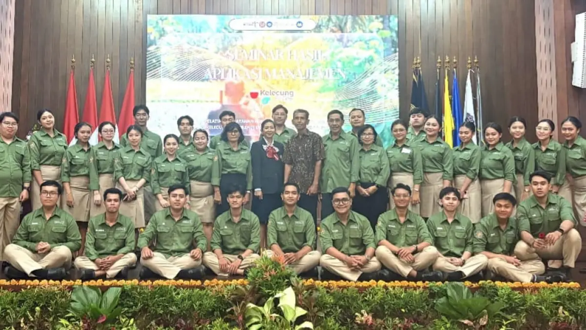 KERJASAMA: Mahasiswa Perhotelan Kelas D Semester 8 Politeknik Pariwisata Bali sukses menjalankan program aplikasi manajemen.