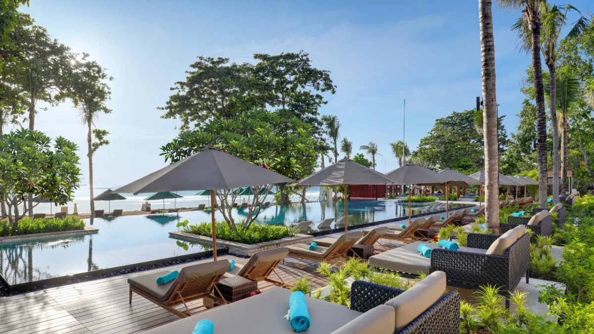 EKSOTIK: Suasana di pantai Novotel Bali Benoa begitu asri dan indah.
