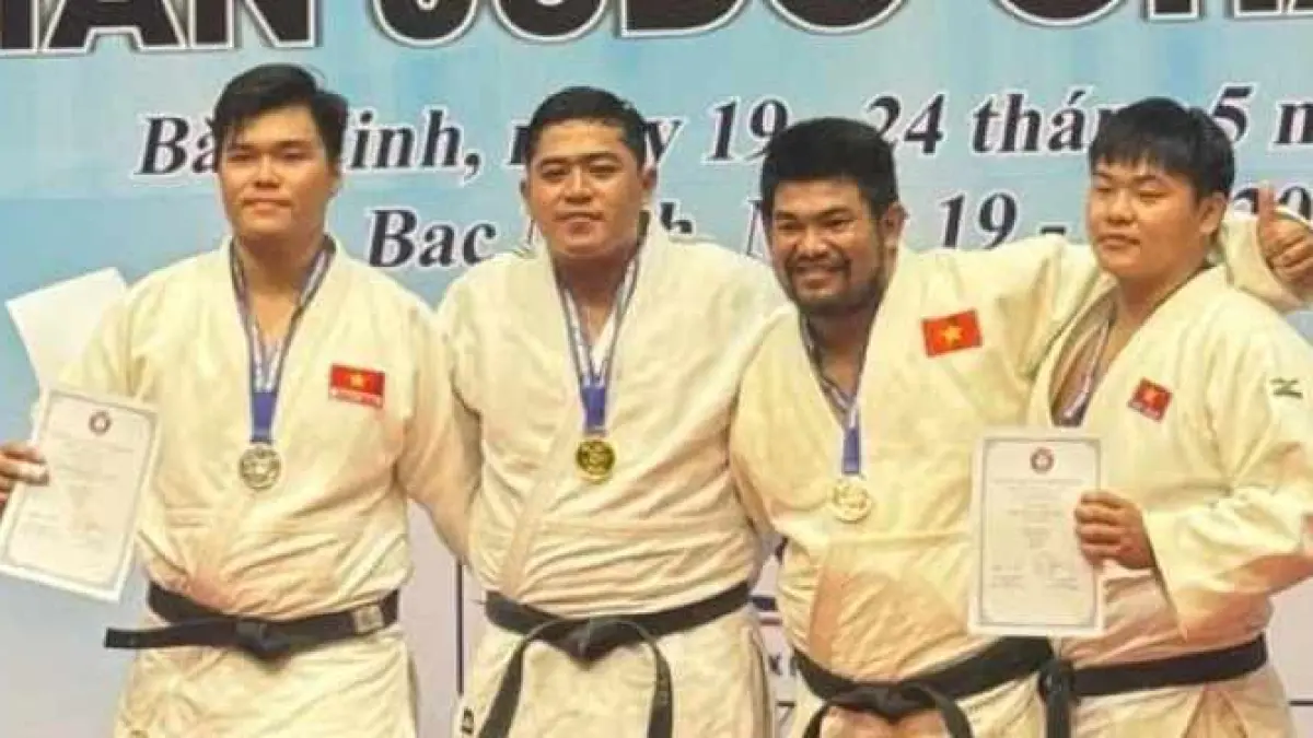 JAWARA ASEAN : Pejudo kebanggaan Karangasem, I Gede Agastya Darma Wardana(kedua dari kiri), sukses meraih medali emas sekaligus menjadi atlet terbaik Southeast Asian (SEA) Judo Championship 2026 di Bac Ninh, Vietnam.(ist)