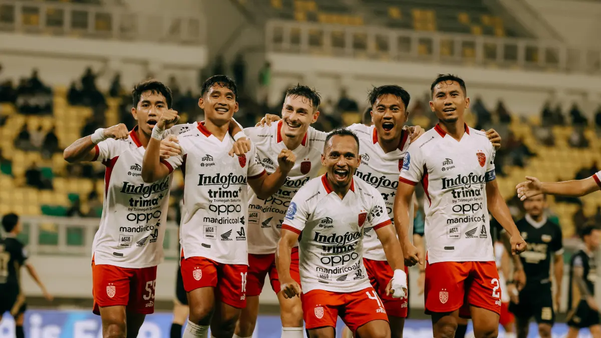 Pemain Bali United merayakan kemenangan 1-0 atas Dewa United di laga pamungkas Super League.  
