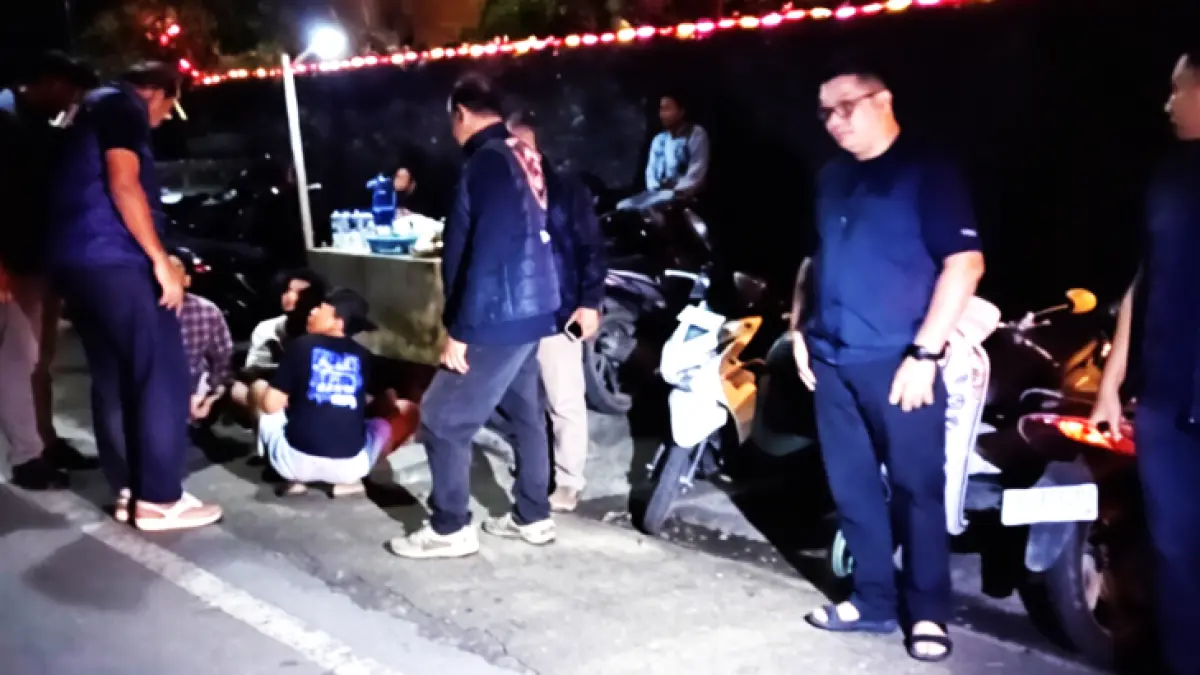 DIAMANKAN : Sejumlah remaja yang menggeruduk tempat dugem diamankan polisi dari Polres Buleleng. (foto:Polres Buleleng)