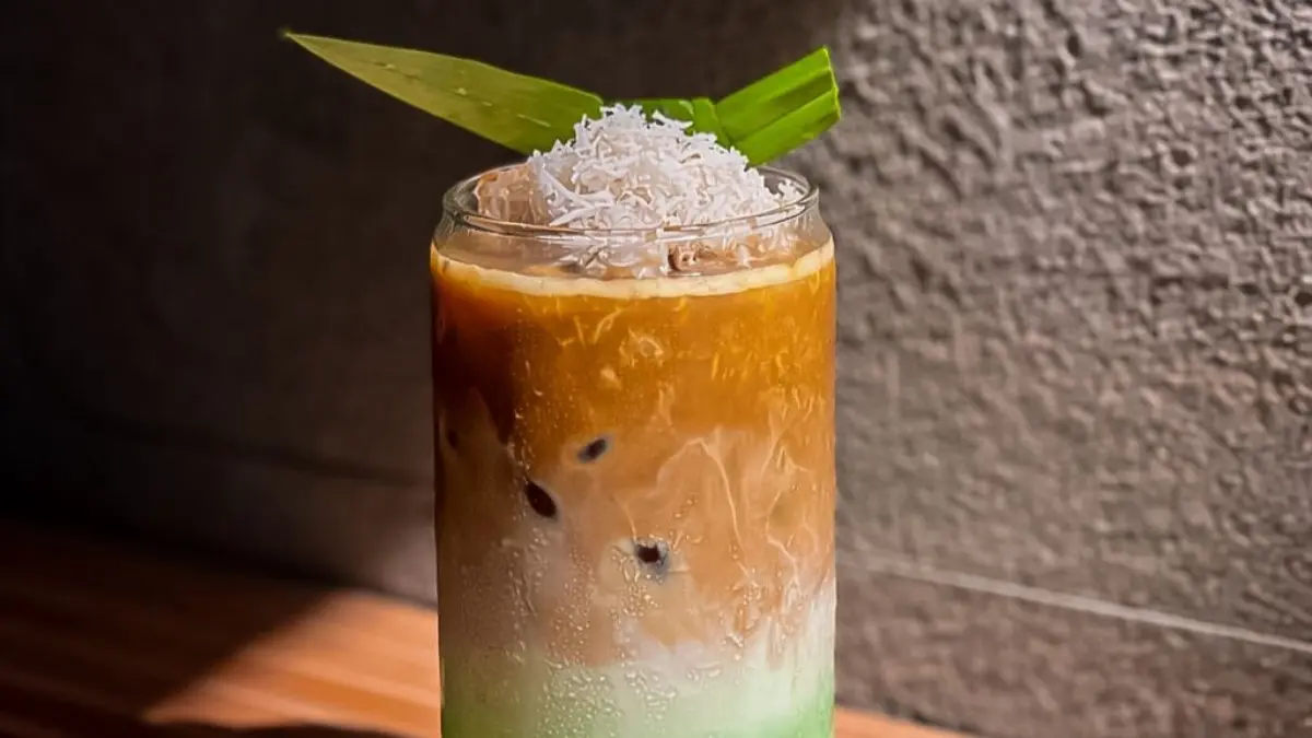 ES KOPI KLEPON: Express Café menghadirkan promo terbaru bertajuk “Pass The Plate, Share The Moment”.