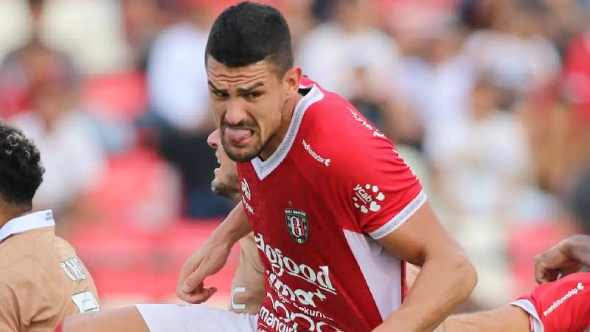 DIGOSIPKAN HENGKANG : Mesin gol Montenegro, Boris Kopitovic digosipkan bakal diganti Eks Leicester City, Islam Slimani. (foto: Miftahuddin)