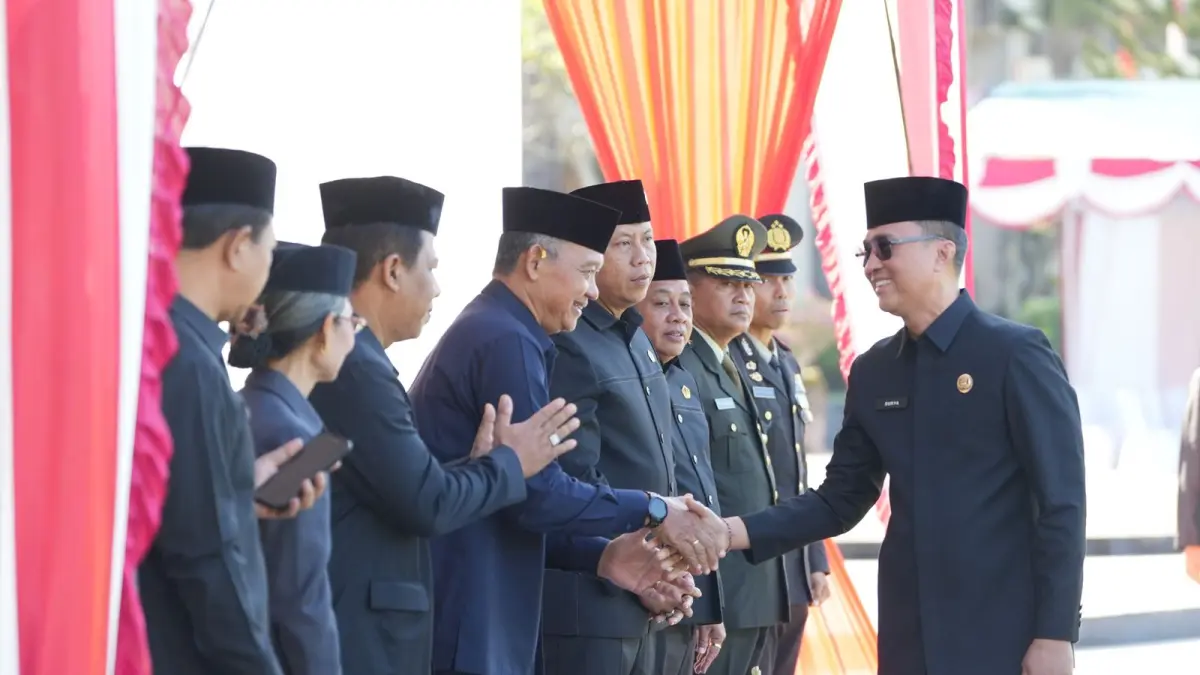 Sekda Surya Suamba menjadi Inspektur Upacara saat Upacara Peringatan Hari Kebangkitan Nasional Ke-118 di Lapangan Mangupraja Mandala, Puspem Badung, Rabu (20/5).