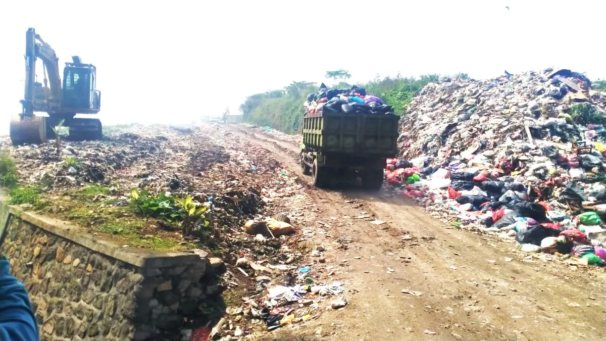 PEMBUANGAN MULAI MENURUN : TPA Mandung Tabanan mulai terpilah pembuangannya. (juliadi/radar bali)