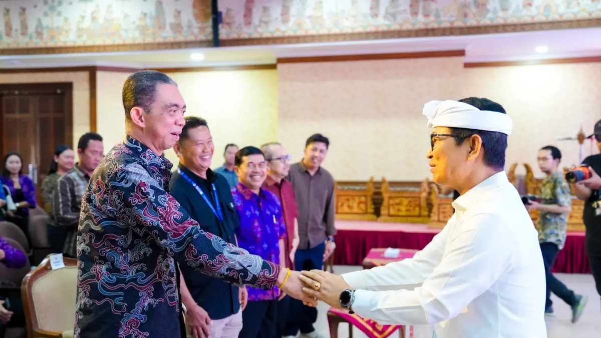 Bupati Wayan Adi Arnawa memimpin jalannya Sosialisasi Beasiswa Nak Badung Tahun 2026 di Ruang Pertemuan Kertha Gosana, Puspem Badung, Jumat (29/5).