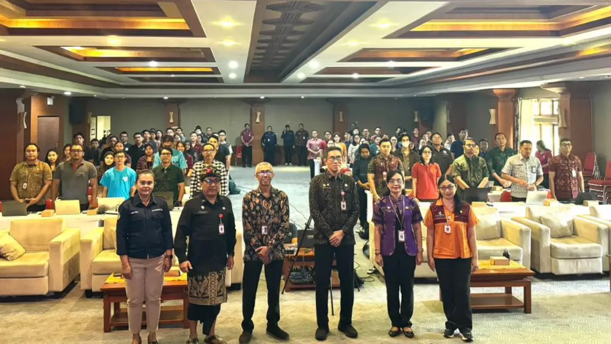 Kadis Kominfos Kota Denpasar Gde Wirakusuma Wahyudi (dua dari kiri) saat sosialisasi Penguatan Implementasi SP4N-LAPOR! di Ruang Mahottama Lantai III, Graha Sewaka Dharma, Denpasar, Jumat (29/5).