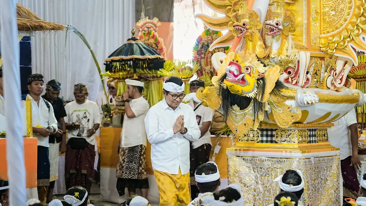 Bupati Badung I Wayan Adi Arnawa menghadiri (upasaksi) puncak Karya Nyawa Wedana Utama di Wantilan Nusa Bangsul, Desa Adat Ungasan, Kuta Selatan, Minggu (31/5).&nbsp;