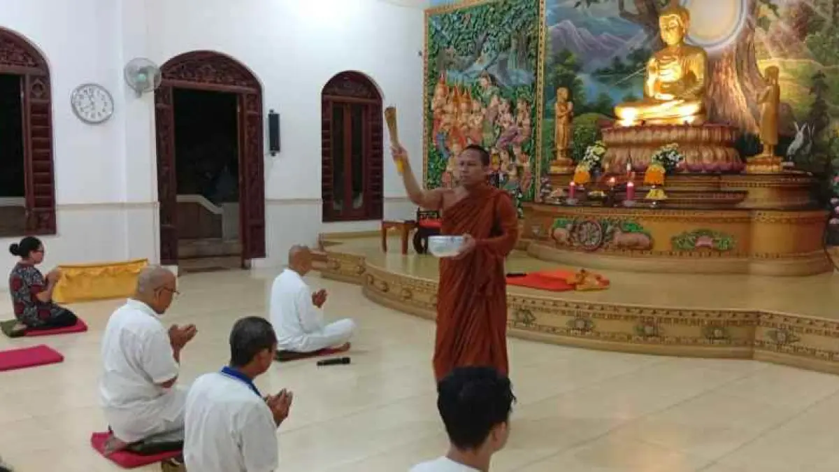 PERSIAPAN SEBULAN LAMANYA : Kegiatan SPD di Vihara Buddhavamsa Singaraja dalam rangka menyambut Hari Raya Tri Suci Waisak.( Foto: Vihara Buddhavamsa Singaraja untuk Radar Bali)