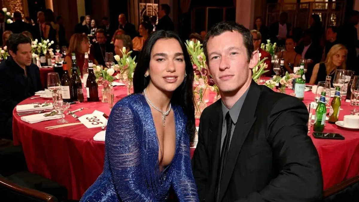 Dua Lipa dan Callum Turner (foto: People.com) 