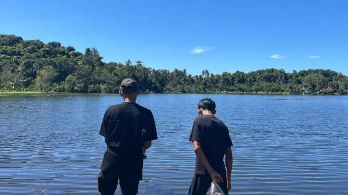 SYAHDU : Danau Yeh Malet tampak indah dan syahdu untuk memancing setelah eceng gondok dibersihkan. (Zulfika Rahman)