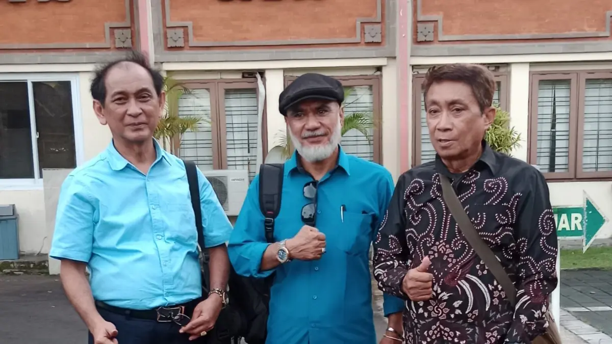 Tim penasihat hukum terdakwa dari Kantor Hukum Sinatra, Indriady & Associates.
