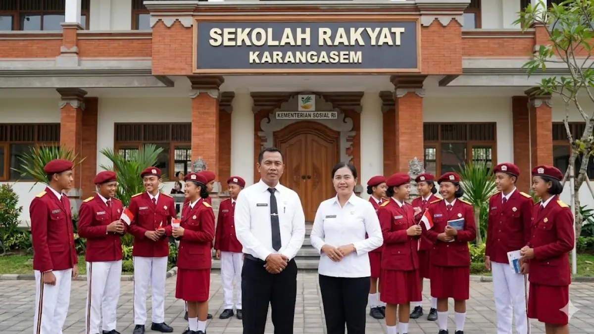 Ilustrasi - Guru dan siswa Sekolah Rakyat