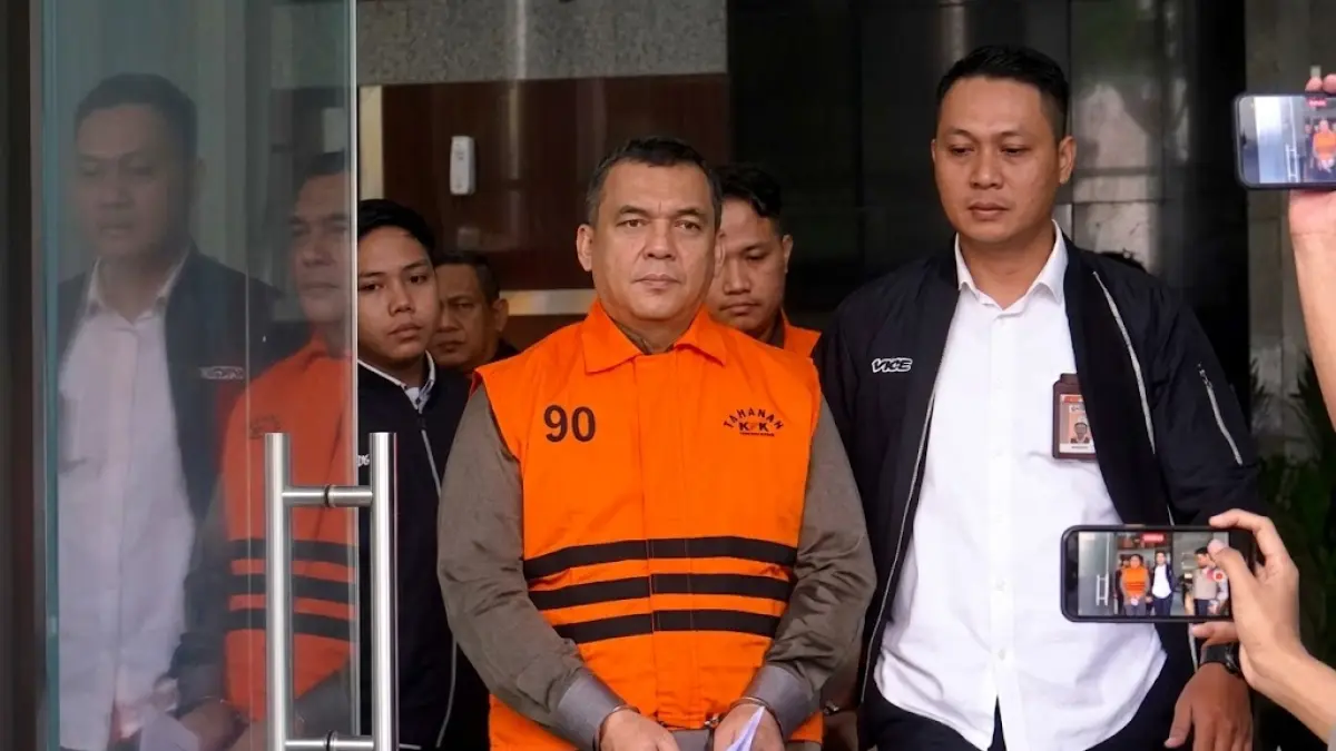 RESMI TERSANGKA - Wakil Menteri Imigrasi dan Pemasyarakatan Silmy Karim keluar dari gedung KPK setelah ditetapkan sebagai tersangka kasus korupsi.