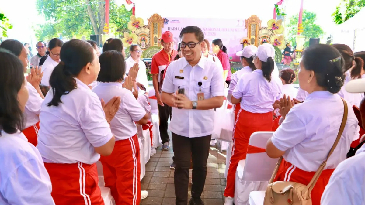 Wakil Walikota Denpasar I Kadek Agus Arya Wibawa saat menghadiri Peringatan Hari Lanjut Usia Nasional (HLUN) ke-30 di Denpasar yang berlangsung hangat di Taman Lumintang Kota Denpasar, Rabu (3/6).&nbsp;