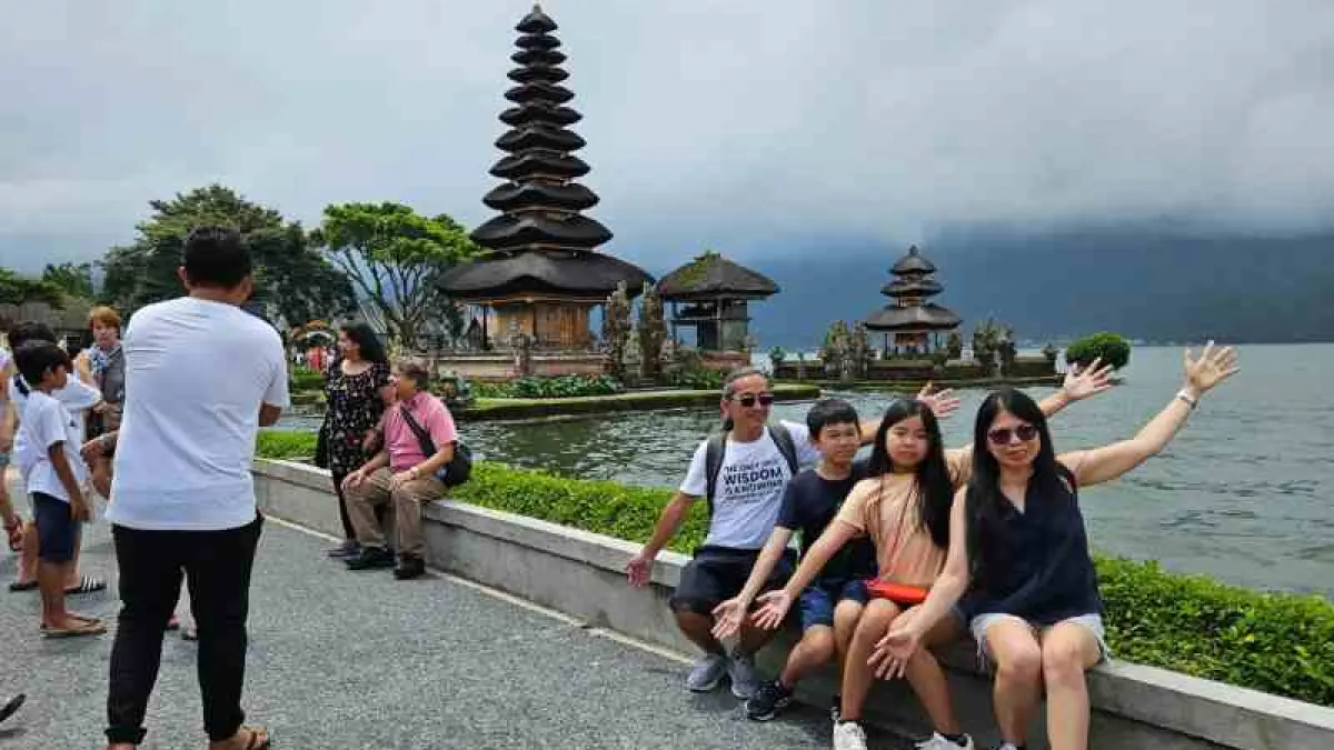 ilustrasi suasana cuaca cerah berawan di Danau Beratan, Tabanan. (dok. Radar Bali)