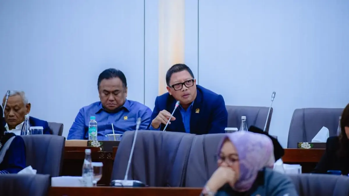 KRITISI FENOMENA: Anggota DPR RI Dapil Bali I Nengah Senantara saat bicara di gedung wakil rakyat di Senayan. (IST/radarbali.id)