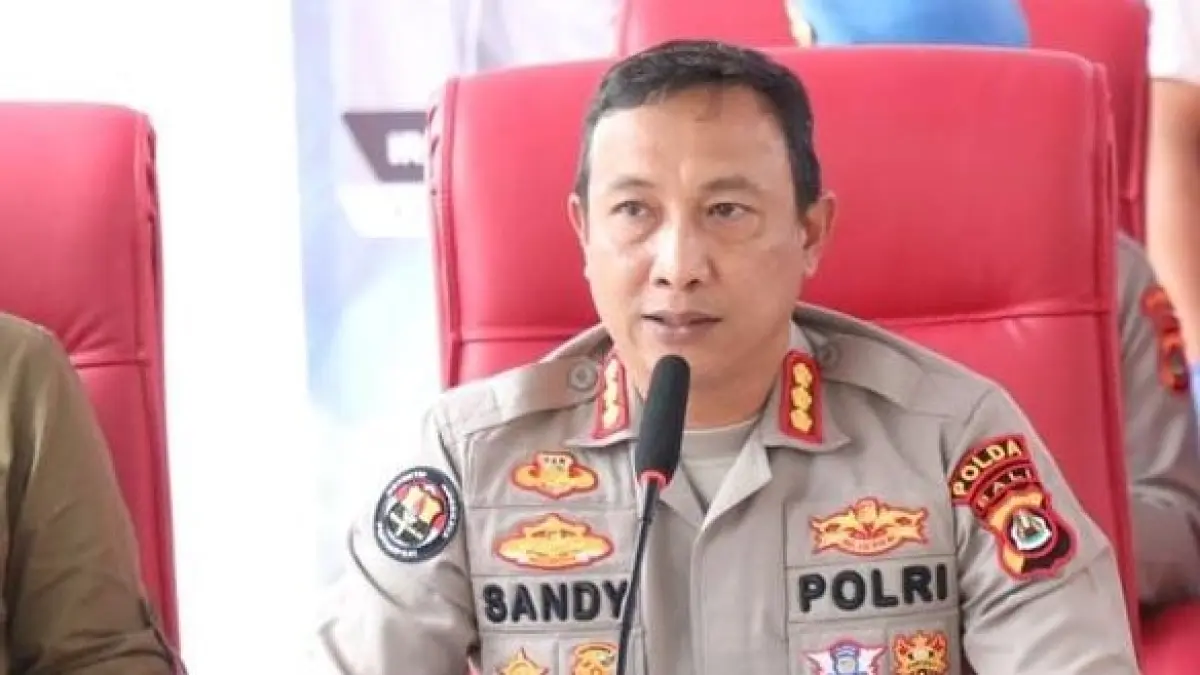 PEMERIKSAAN DI POLDA BALI: : Kabid Humas Polda Bali Kombes Pol Ariasandy memberikan keterangan terkait aktivitas tim KPK di Mapolda Bali. (ist/radarbali.id)
