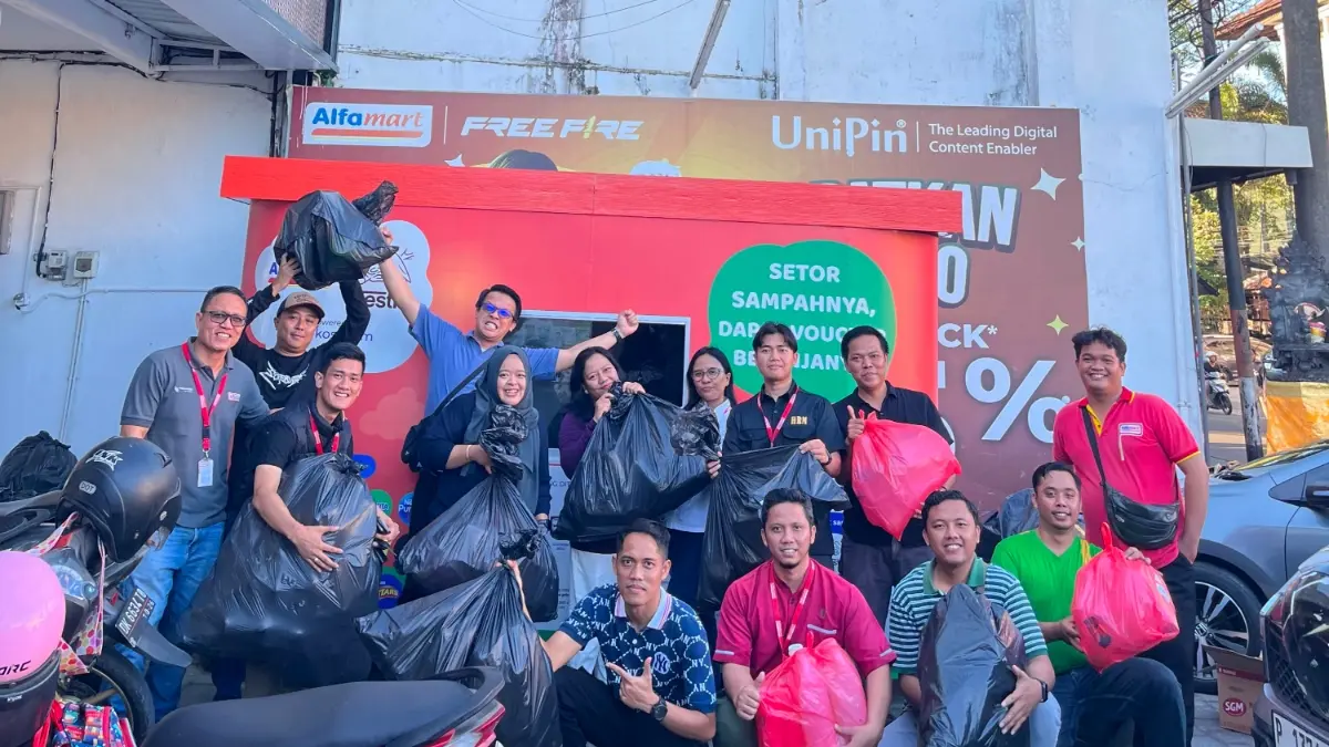 Sebanyak lebih dari 700 karyawan office dan warehouse Alfamart mengikuti aksi pilah sampah yang dikemas dalam bentuk kompetisi antar kelompok.