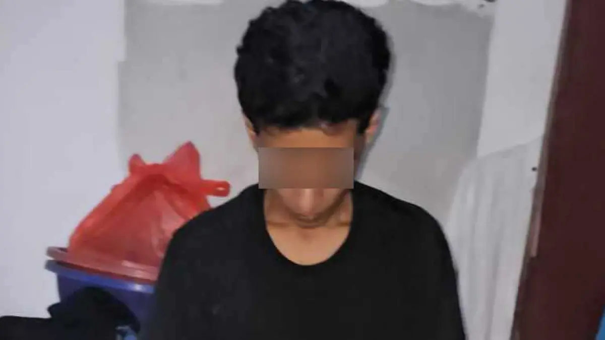 ORANG LAMA : Cak De setelah ditangkap. (foto; Polres Buleleng)