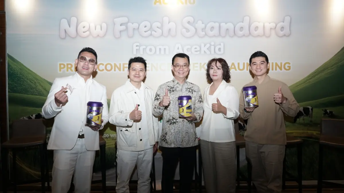 Dari kiri, Brand Ambassador AceKid Indonesia, Denny Sumargo, CEO AceKid Indonesia, Ivan Lau, FEIHE Overseas Department General Manager, ⁠Lee Meng Thoong, Senior Scientist FEIHE International, ⁠Zhang Yang, Ph.D., serta Brand Ambassador AceKid Indonesia, Chef Arnold Poernomo, dalam acara Press Conference Peluncuran AceKid Indonesia pada Minggu (07/06/2026).