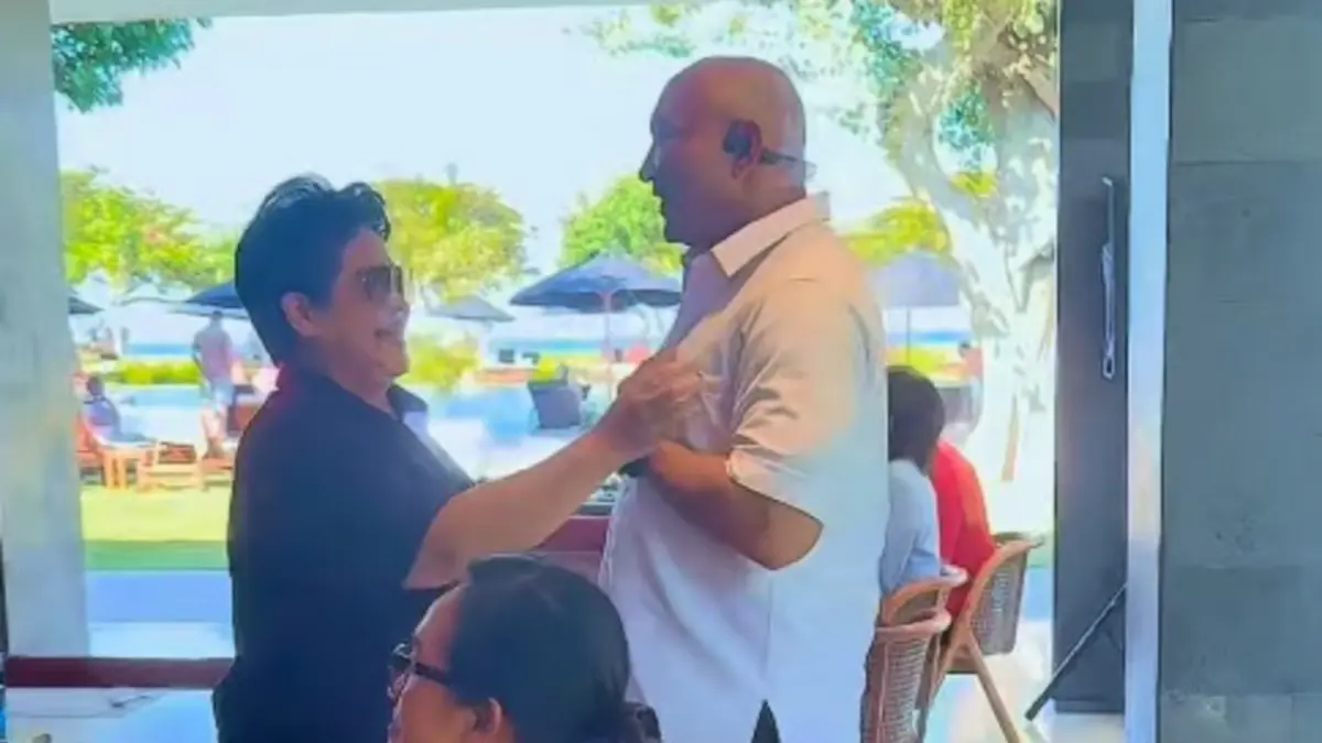 AKRAB: Ketua DPD Gerindra Bali Made Muliawan Arya (De Gadjah) berbincang hangat dengan Guru Besar Hubungan Internasional, Prof Connie Rahakundini Bakrie, di Sanur, pada Minggu (7/6/2026).&nbsp;