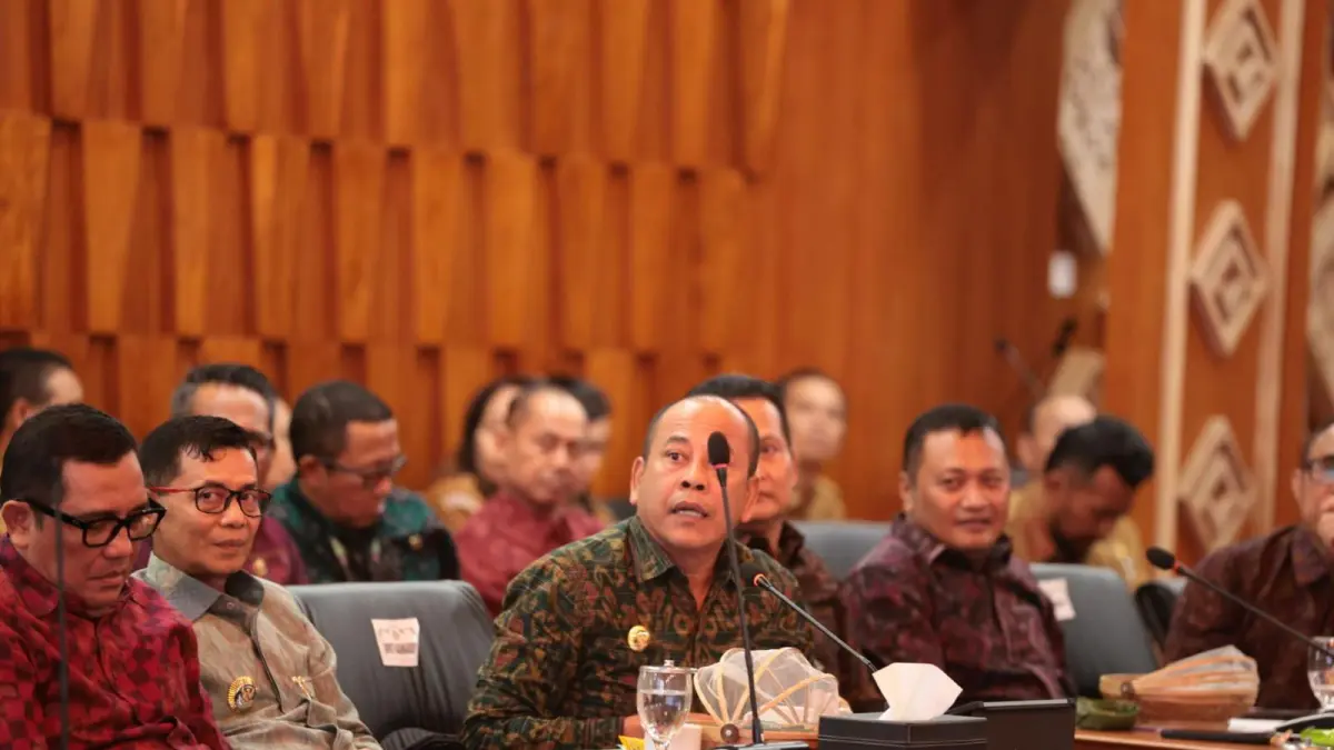 Bupati Karangasem, I Gusti Putu Parwata, jajaran kepala OPD strategis Karangasem menghadiri Rakor bersama Gubernur Bali di Gedung Kerta Sabha, Rumah Jabatan Gubernur Bali, Senin (8/6/2026).