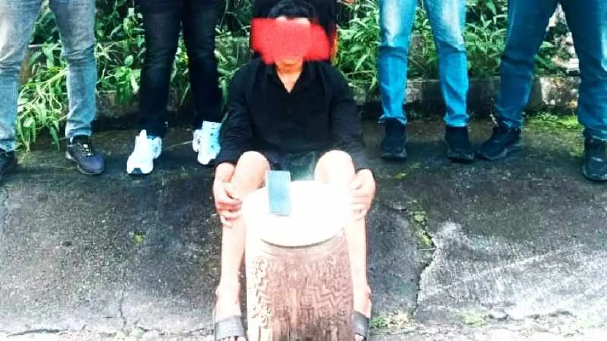 MENGAKU KEPEPET : Putu JA diringkus setelah mencuri bokor untuk menebus ponselnya. (foto:Polsek Tembuku)