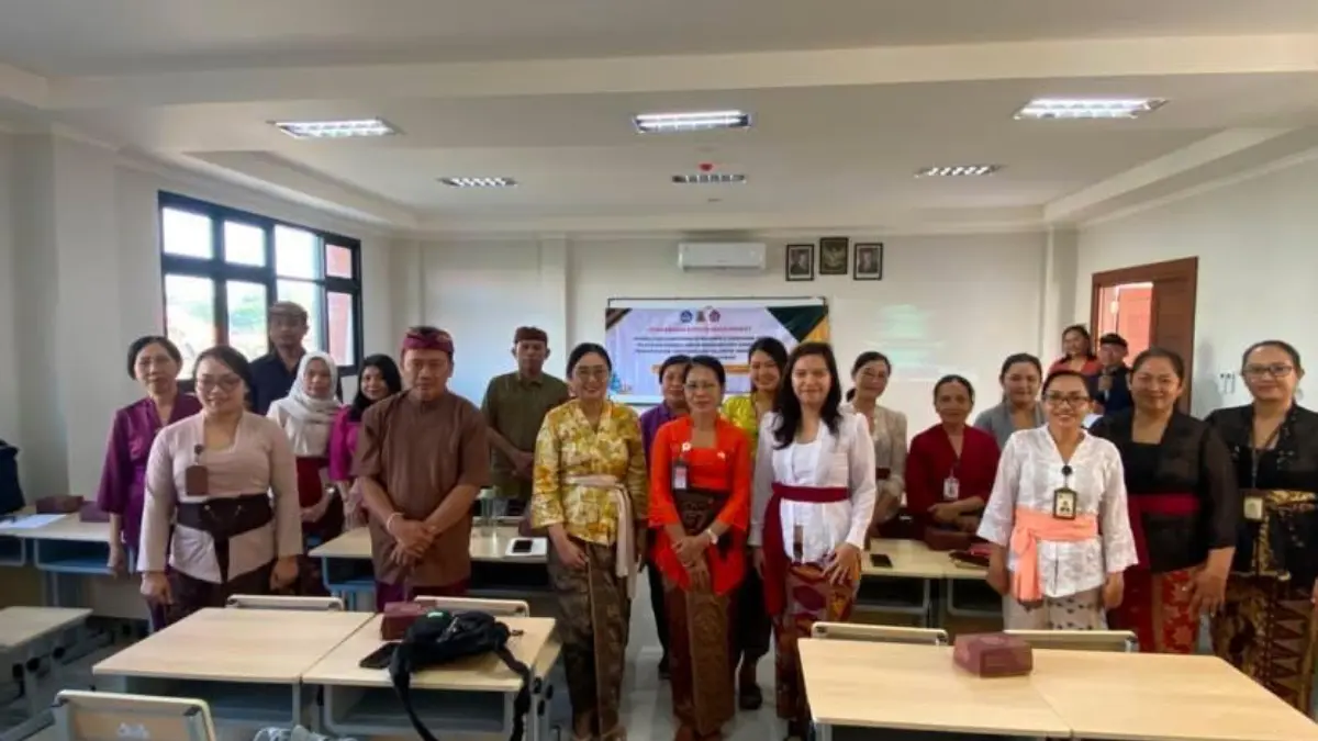 Tim PkM Unggulan Prodi Pendidikan Matematika FKIP Unmas Denpasar gelar pelatihan di SMP Negeri 17 Denpasar (11/6/2026).&nbsp;