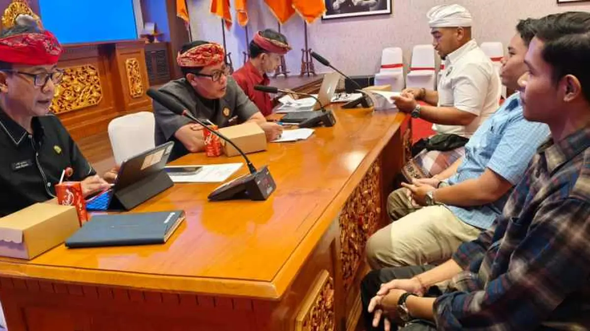 BABAK AKHIR: Suasana proses seleksi calon Dirut dan Dewas Independen Perumda Sanjayaning Singasana di Ruang Rapat Utama Jayaning Singasana Kantor Bupati Tabanan. (juliadi/radar bali)&nbsp;