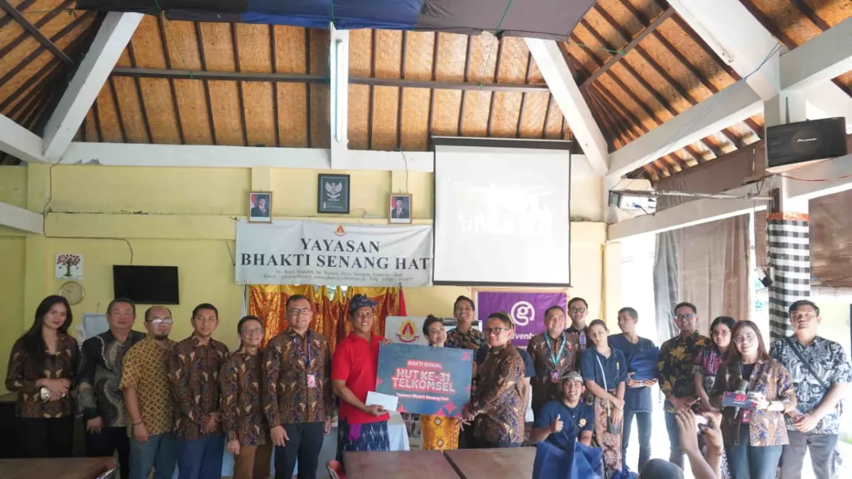 PHOTO CAPTION :

TELKOMSEL 31 TAHUN: Bakti sosial bersama Yayasan Bhakti Senang Hati sebagai wujud rasa syukur sekaligus komitmen perusahaan untuk terus hadir memberikan manfaat bagi masyarakat.