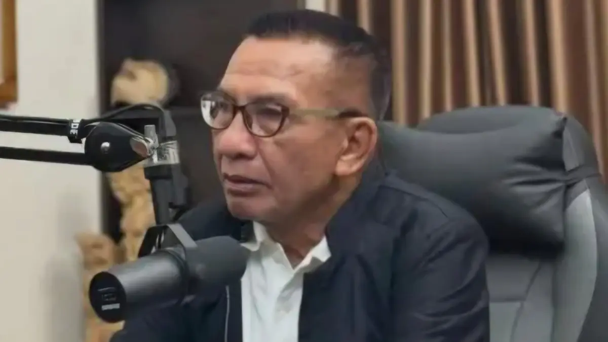 PENJELASAN: Tim kuasa hukum Puri Kaleran Kangin, dipimpin I Nyoman Gde Sudiantara alias Ponglik, menjelaskan terkait sengketa lahan Subak Kerdung, Pedungan, Denpasar Selatan, Sabtu (13/6/2026).