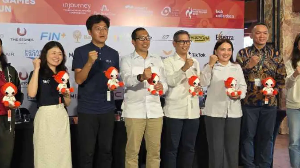 ASIAN GAMES FUN RUN: Para pihak Komite Olimpiade Indonesia (NOC Indonesia) bersama Olympic Council of Asia (OCA) dan Aichi–Nagoya Asian Games Organizing Committee (AINAGOC). (marsellus pampur)