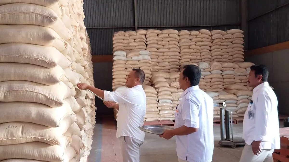 Pemimpin Wilayah Perum BULOG Kanwil Bali, Simon Melkisedek Lakapu, menegaskan bahwa masyarakat tidak perlu khawatir terhadap ketersediaan beras maupun komoditas pangan strategis lainnya 
