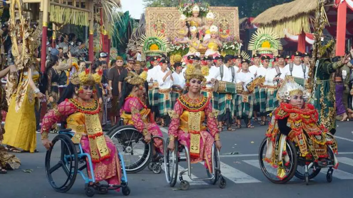 Seniman disabilitas Badung unjuk kebolehan. (adrian suwanto)